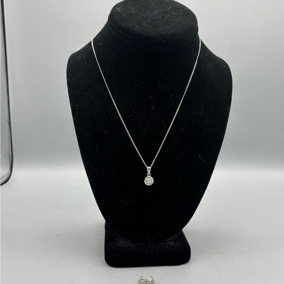 925 Pendant necklace and matching stud earrings set